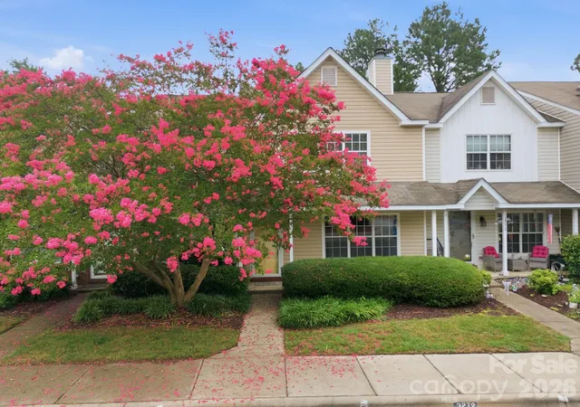 3rd image of 3274 Summercroft Ln, Charlotte, NC 28269 | MLS# 4408970