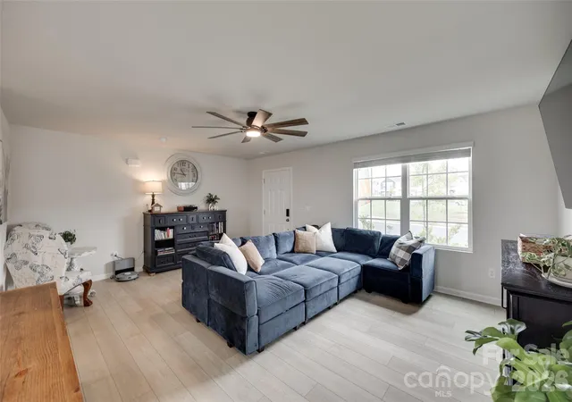 4th image of 1208 Old Fort Dr, Edgemoor, SC 29712 | MLS# 4408976