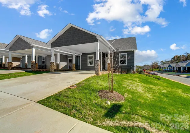 2nd image of 1529 28th Street Pl Se, Hickory, NC 28602 | MLS# 4408984