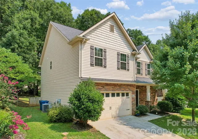 Photo 1 of Single family home for sale at 8402 Bampton Dr, Concord, NC 28027 | MLS# 4408985 | Listing updated on 2026-09-08