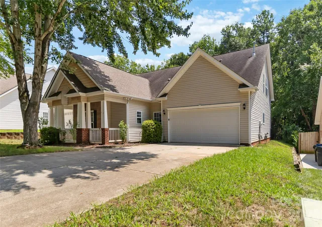 Photo 2 of Single family home for sale at 13824 Hastings Farm Rd, Huntersville, NC 28078 | MLS# 4408997 | Listing updated on 2026-09-25