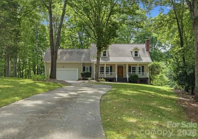 Photo 1 of Single family home for sale at 401 Brenwyck Ct, Matthews, NC 28105 | MLS# 4409001 | Listing updated on 2026-09-28