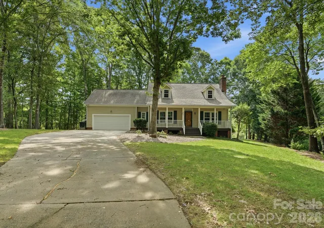 Photo 3 of Single family home for sale at 401 Brenwyck Ct, Matthews, NC 28105 | MLS# 4409001 | Listing updated on 2026-09-28