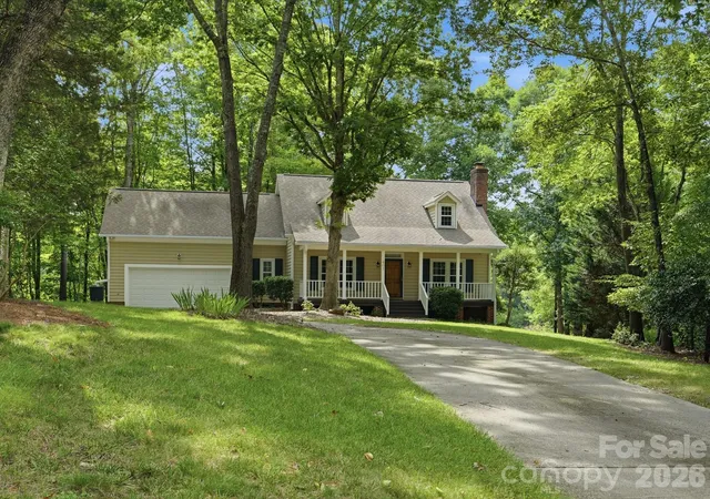Photo 3 of Single family home for sale at 401 Brenwyck Ct, Matthews, NC 28105 | MLS# 4409001 | Listing updated on 2026-09-28