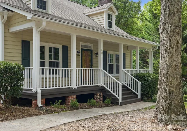 Photo 4 of Single family home for sale at 401 Brenwyck Ct, Matthews, NC 28105 | MLS# 4409001 | Listing updated on 2026-09-28