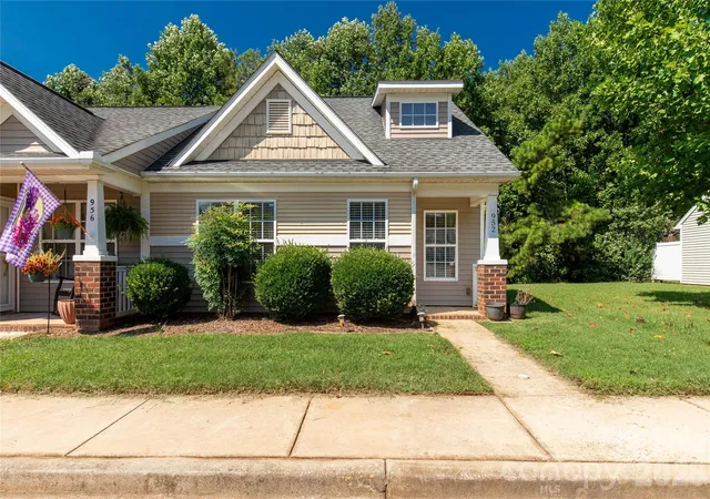 Photo 2 of Townhouse for sale at 952 Olde Towne Way, Rock Hill, SC 29732 | MLS# 4409005 | Listing updated on 2026-08-26