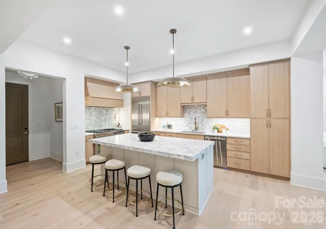 Photo 4 of Condo for sale at 409 Queens Rd #301, Charlotte, NC 28207 | MLS# 4409006 | Listing updated on 2026-09-29