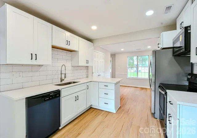 4th image of 6020 Running Deer Rd, Charlotte, NC 28214 | MLS# 4409010