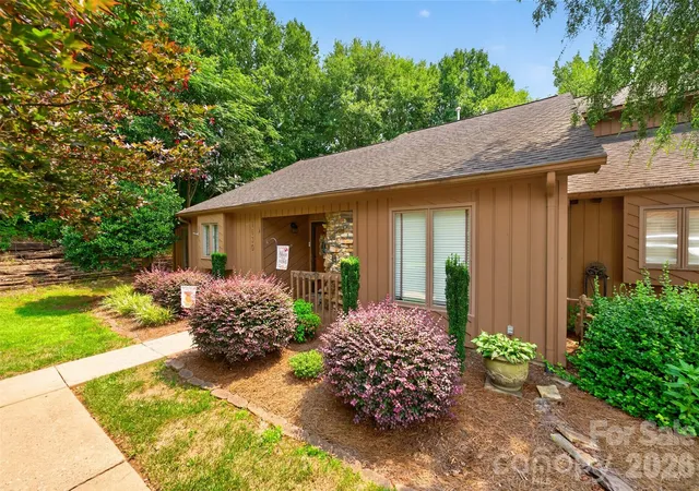 2nd image of 1630 12th St Ne, Hickory, NC 28601 | MLS# 4409034