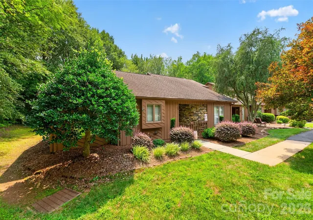 Photo 3 of Sale Pending at 1630 12th Street Ne, Hickory, NC 28601 | MLS# 4409034 | Listing updated on 2026-08-28