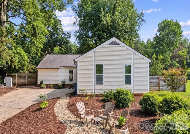 Single family home for sale at 3554 Jared Ct, Matthews, NC 28105 | MLS# 4409066