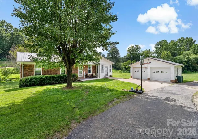 Photo 2 of Single family home for sale at 204 Quail Hollow Rd, Marion, NC 28752 | MLS# 4409069 | Listing updated on 2026-08-26