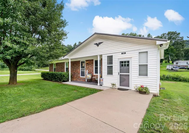 Photo 3 of Single family home for sale at 204 Quail Hollow Rd, Marion, NC 28752 | MLS# 4409069 | Listing updated on 2026-08-26