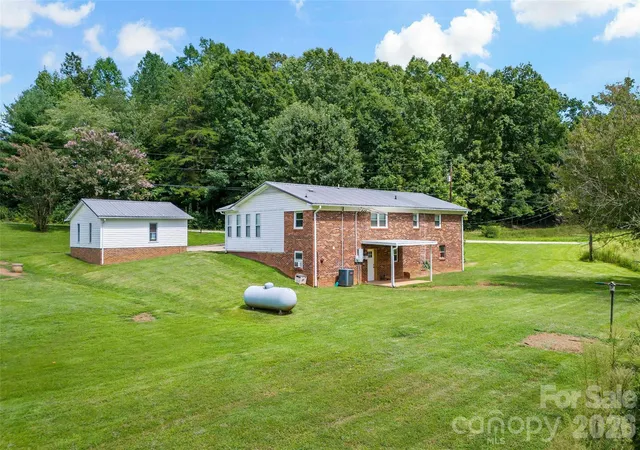 Photo 4 of Single family home for sale at 204 Quail Hollow Rd, Marion, NC 28752 | MLS# 4409069 | Listing updated on 2026-08-26