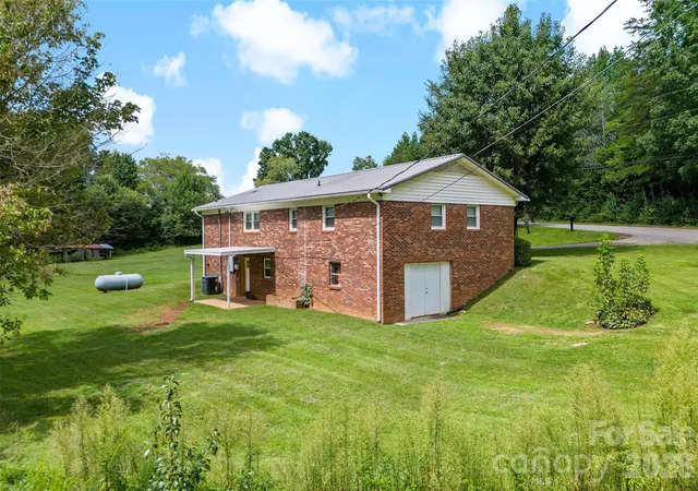Photo 5 of Single family home for sale at 204 Quail Hollow Rd, Marion, NC 28752 | MLS# 4409069 | Listing updated on 2026-08-26