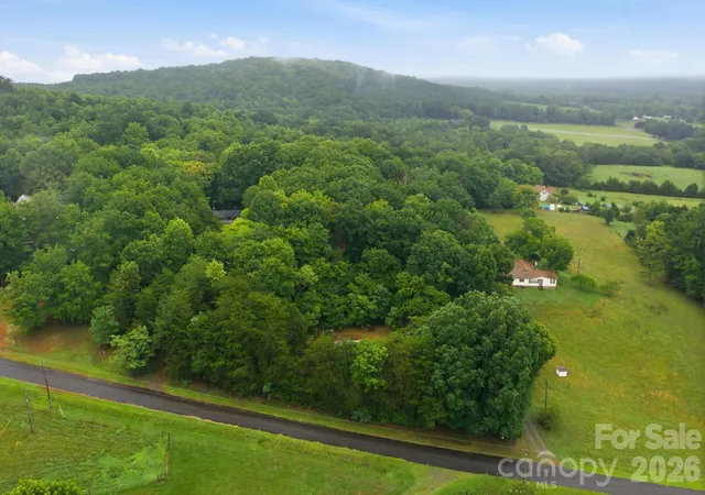 Photo 2 of Single family home for sale at 154 Beagle Ln, Statesville, NC 28625 | MLS# 4409075 | Listing updated on 2026-08-14