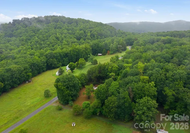 Photo 3 of Single family home for sale at 154 Beagle Ln, Statesville, NC 28625 | MLS# 4409075 | Listing updated on 2026-08-14