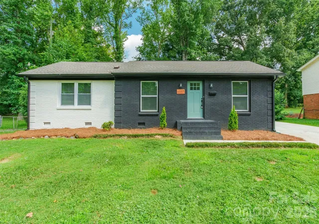1st image of 6557 Covecreek Dr, Charlotte, NC 28215 | MLS# 4409078