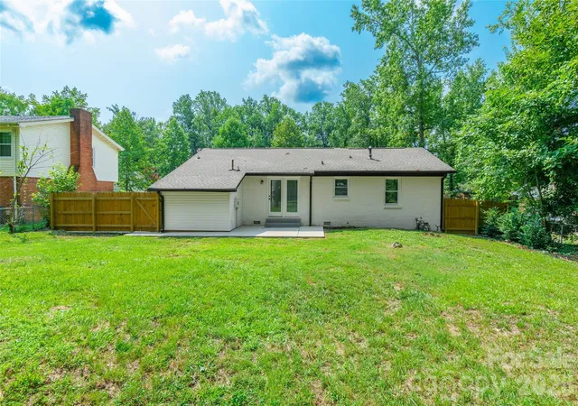 26th image of 6557 Covecreek Dr, Charlotte, NC 28215 | MLS# 4409078