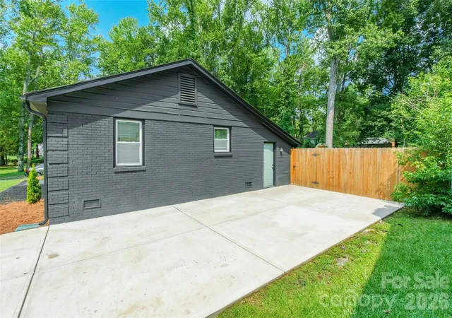 Photo 3 of Single family home for sale at 6557 Covecreek Dr, Charlotte, NC 28215 | MLS# 4409078 | Listing updated on 2026-09-02