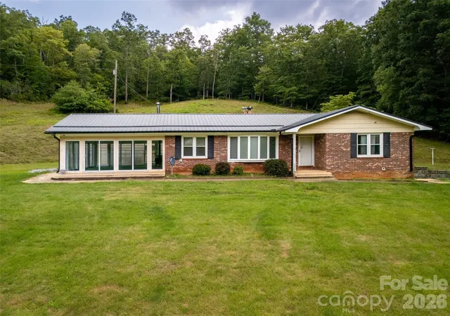 Photo 1 of Single family home for sale at 821 Tanasee Gap Rd, Balsam Grove, NC 28708 | MLS# 4409086 | Listing updated on 2026-09-03