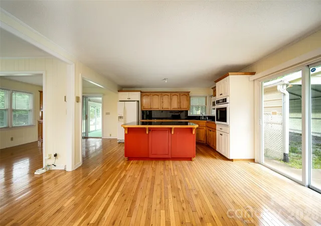 Photo 4 of Single family home for sale at 821 Tanasee Gap Rd, Balsam Grove, NC 28708 | MLS# 4409086 | Listing updated on 2026-09-03