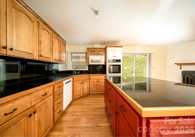 Photo 5 of Single family home for sale at 821 Tanasee Gap Rd, Balsam Grove, NC 28708 | MLS# 4409086 | Listing updated on 2026-09-03