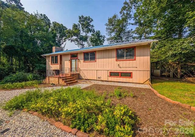 5th image of 328 Wooded Valley Ln, Burnsville, NC 28714 | MLS# 4409092