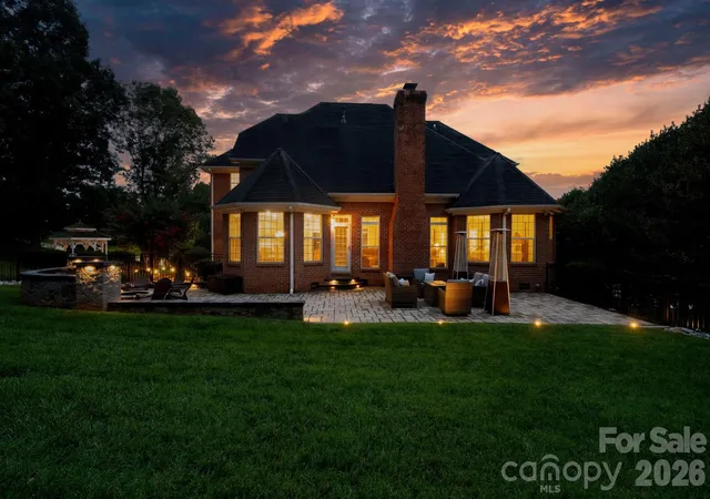 2nd image of 1025 N Shore Dr, Hickory, NC 28601 | MLS# 4409107