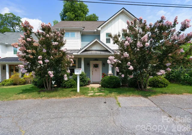 Photo 1 of Single family home for sale at 9 Winn St, Greenville, SC 29601 | MLS# 4409108 | Listing updated on 2026-08-20