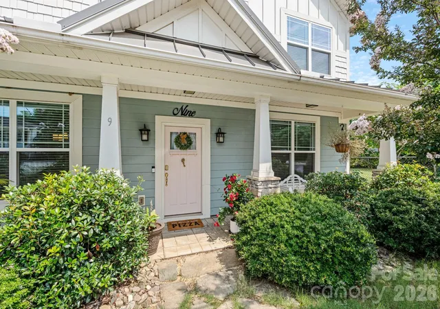 Photo 2 of Single family home for sale at 9 Winn St, Greenville, SC 29601 | MLS# 4409108 | Listing updated on 2026-08-20