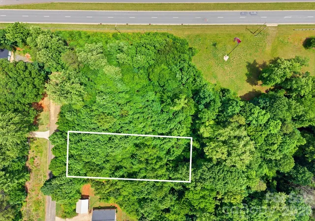 2nd image of 18 Easthaven Dr, Newton, NC 28658 | MLS# 4409132