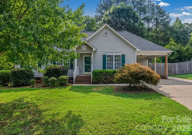 Photo 3 of Single family home for sale at 5408 Mallard Ln, Gastonia, NC 28052 | MLS# 4409134 | Listing updated on 2026-09-25