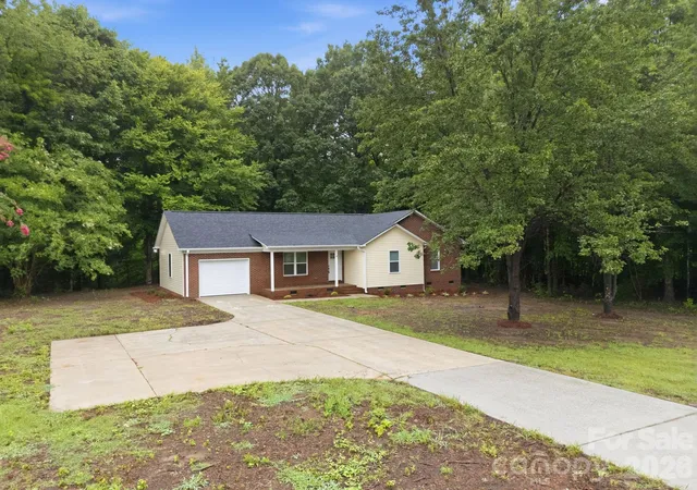 Photo 2 of Single family home for sale at 160 Birchwood Dr, Salisbury, NC 28146 | MLS# 4409143 | Listing updated on 2026-09-22