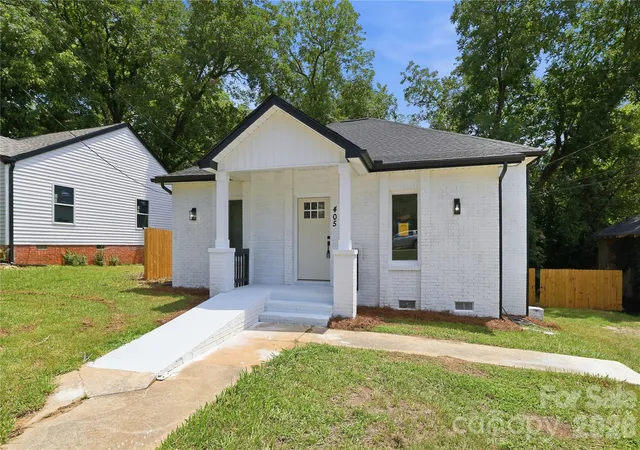 3rd image of 405 E Gay St, Lancaster, SC 29720 | MLS# 4409212