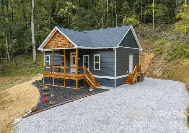 Photo 2 of Single family home for sale at 515 Betts Branch Rd, Bryson City, NC 28713 | MLS# 4409223 | Listing updated on 2026-07-30