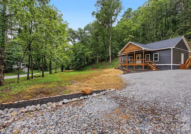 Photo 5 of Single family home for sale at 515 Betts Branch Rd, Bryson City, NC 28713 | MLS# 4409223 | Listing updated on 2026-07-30