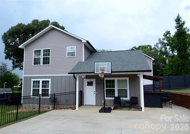 Photo 1 of Single family home for sale at 130 Bostic St, Marion, NC 28752 | MLS# 4409227 | Listing updated on 2026-08-09