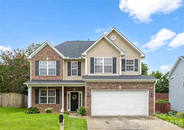 Photo 3 of Single family home for sale at 139 Yadkin Rd, Fletcher, NC 28732 | MLS# 4409230 | Listing updated on 2026-08-19