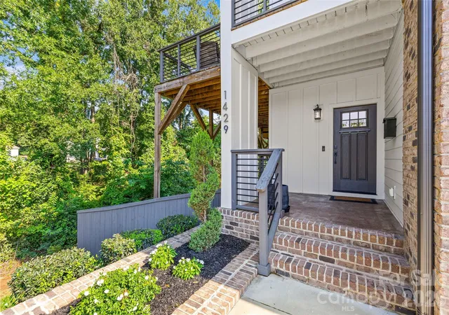 Photo 3 of Single family home for sale at 1429 Belle Terre Ave, Charlotte, NC 28205 | MLS# 4409233 | Listing updated on 2026-09-02