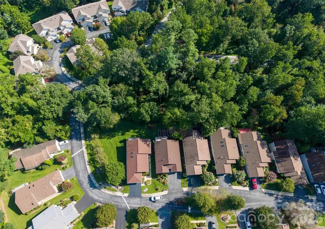 35th image of 305 Ewarts Hill Rd, Hendersonville, NC 28739 | MLS# 4409242