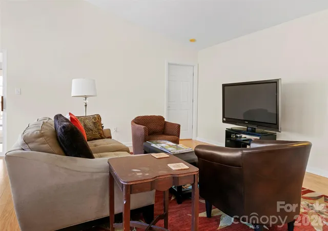 4th image of 305 Ewarts Hl Rd, Hendersonville, NC 28739 | MLS# 4409242