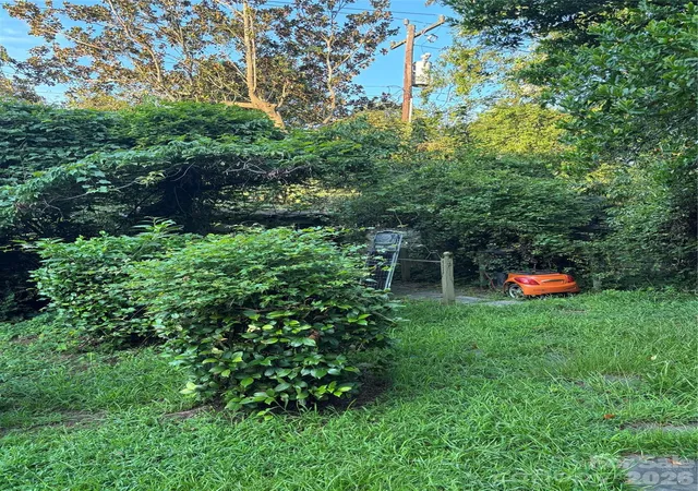 3rd image of 228 Cottage Pl, Charlotte, NC 28207 | MLS# 4409250