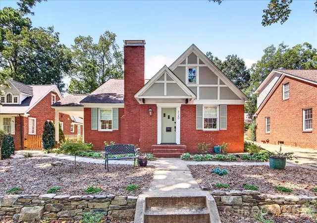 Photo 1 of Single family home for sale at 720 E Park Ave, Charlotte, NC 28203 | MLS# 4409263 | Listing updated on 2026-09-29