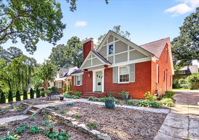 Photo 2 of Single family home for sale at 720 E Park Ave, Charlotte, NC 28203 | MLS# 4409263 | Listing updated on 2026-09-29