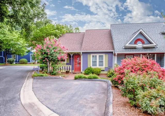 Photo 2 of Sale Pending at 806 Prince Albert Ct, Statesville, NC 28677 | MLS# 4409264 | Listing updated on 2026-08-14
