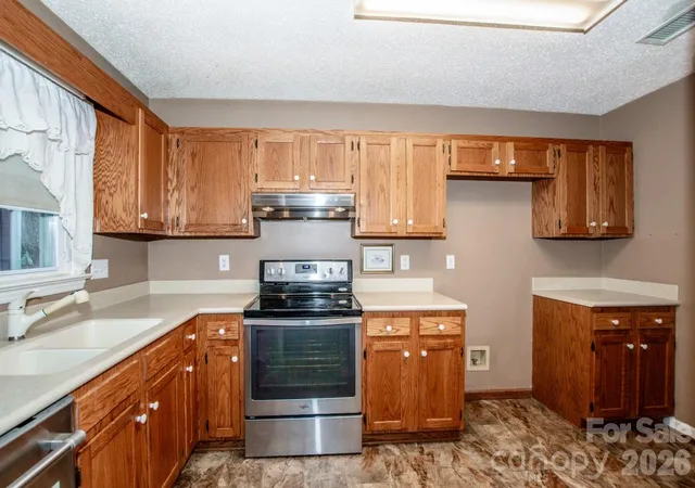 Photo 4 of Sale Pending at 806 Prince Albert Ct, Statesville, NC 28677 | MLS# 4409264 | Listing updated on 2026-08-14