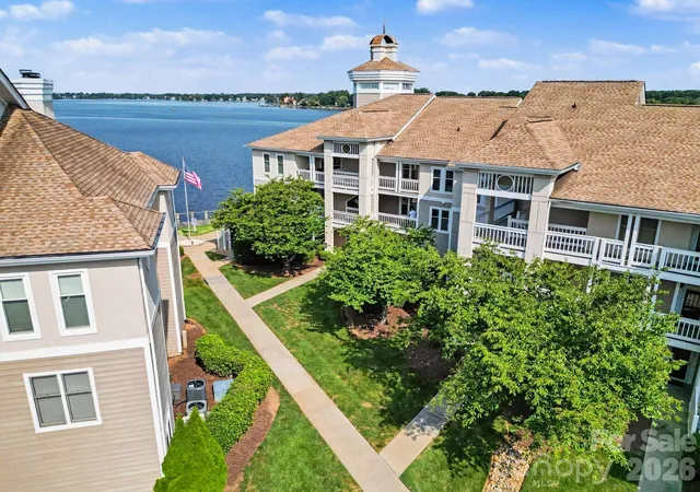 Photo 3 of Sale Pending at 18613 Vineyard Point Ln, Cornelius, NC 28031 | MLS# 4409285 | Listing updated on 2026-09-01