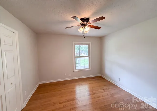 Photo 3 of Single family home for sale at 529 Timberlane Dr, Mount Holly, NC 28120 | MLS# 4409288 | Listing updated on 2026-10-30