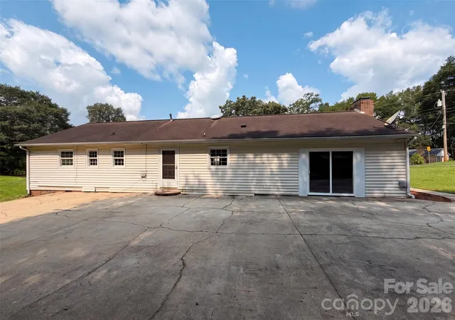 Photo 4 of Single family home for sale at 529 Timberlane Dr, Mount Holly, NC 28120 | MLS# 4409288 | Listing updated on 2026-10-30